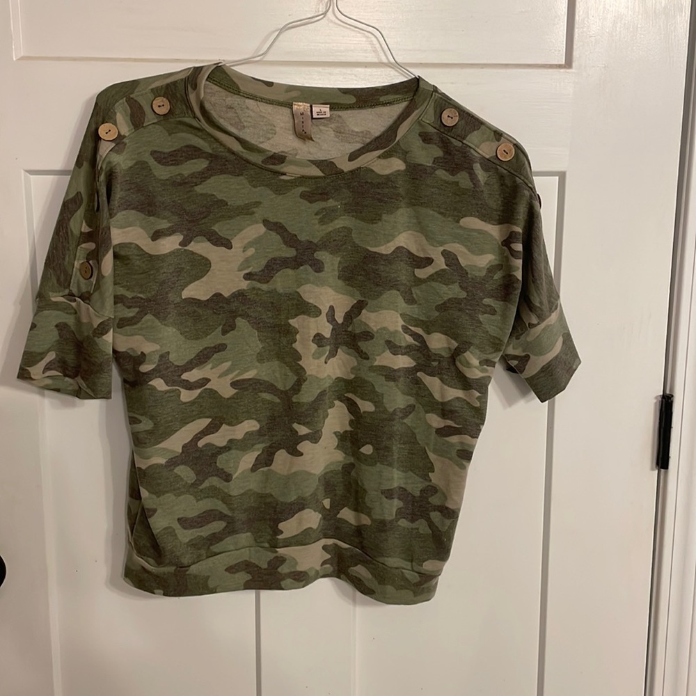 Misia camo top